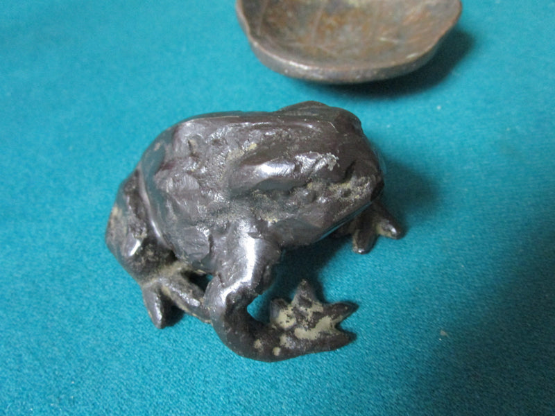 CHINESE BRONZE FROG ON CERAMIC LEAF 2 X 3" PAPERWEIGHT