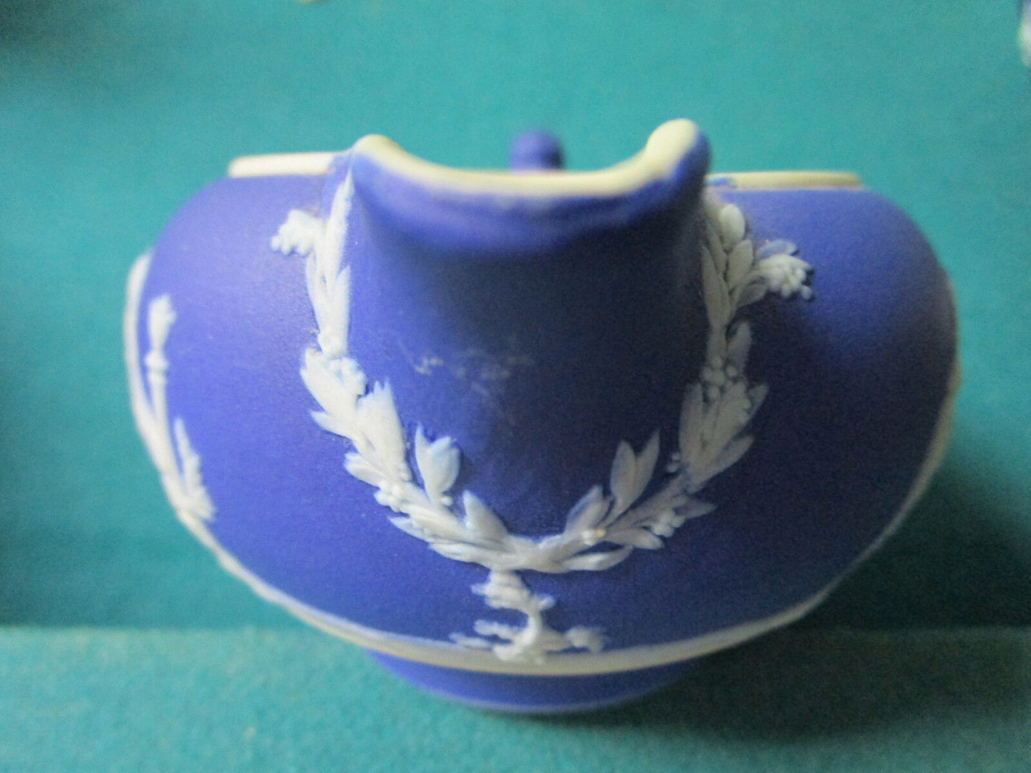 WEDGWOOD ENGLAND ANTIQUE DARK BLUE JASPERWARE 2 CREAMERS ^^