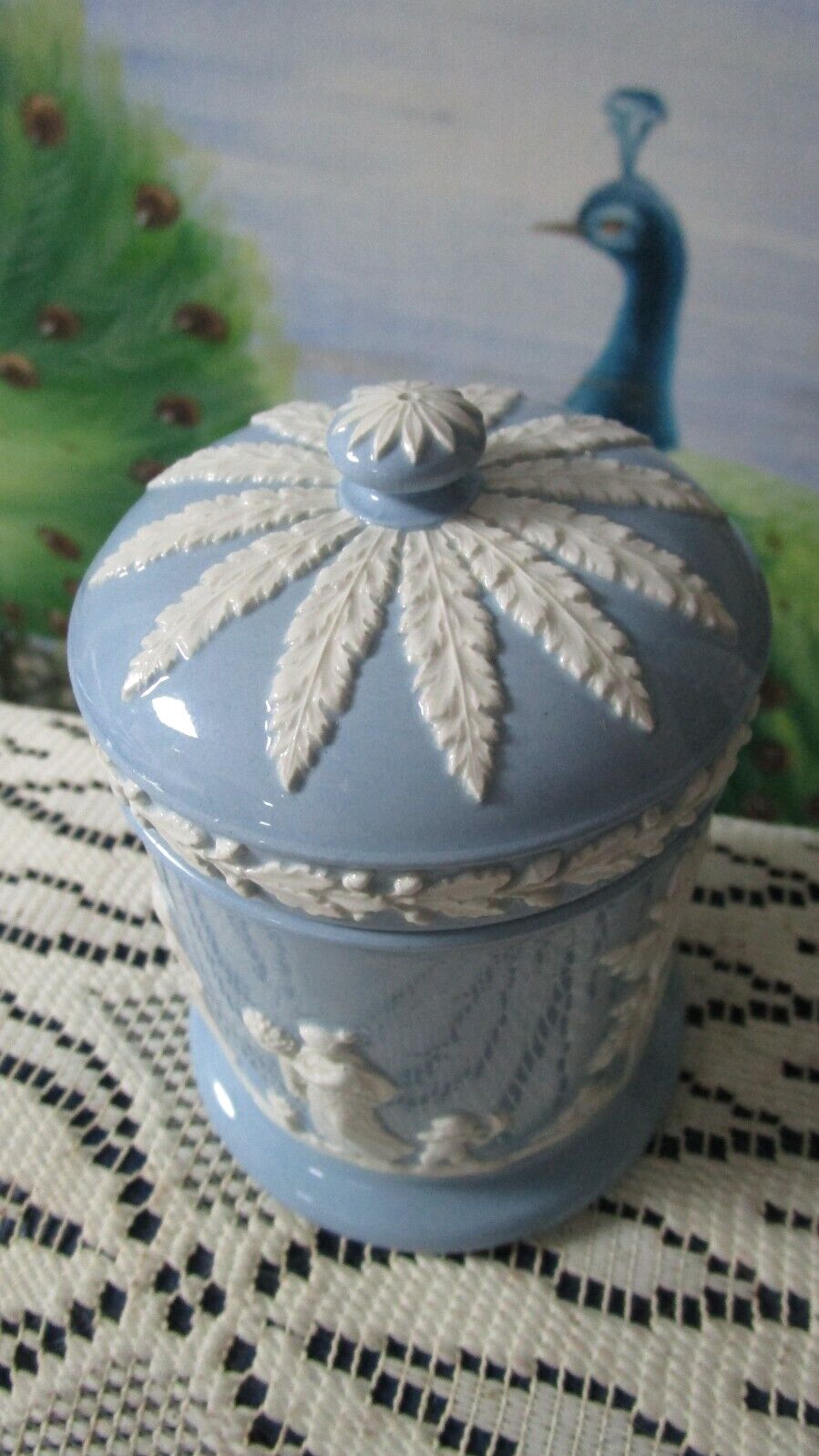 WEDGWOOD CREAME GRAPES LEAVES ON GLOSSY BLUE VASE TRINKET DISH PICK 1^^