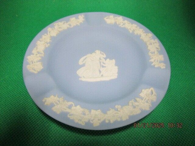 WEDGWOOD BLUE JASPERWARE 4 1/2" ASHTRAY IN ORIGINAL BOX^^