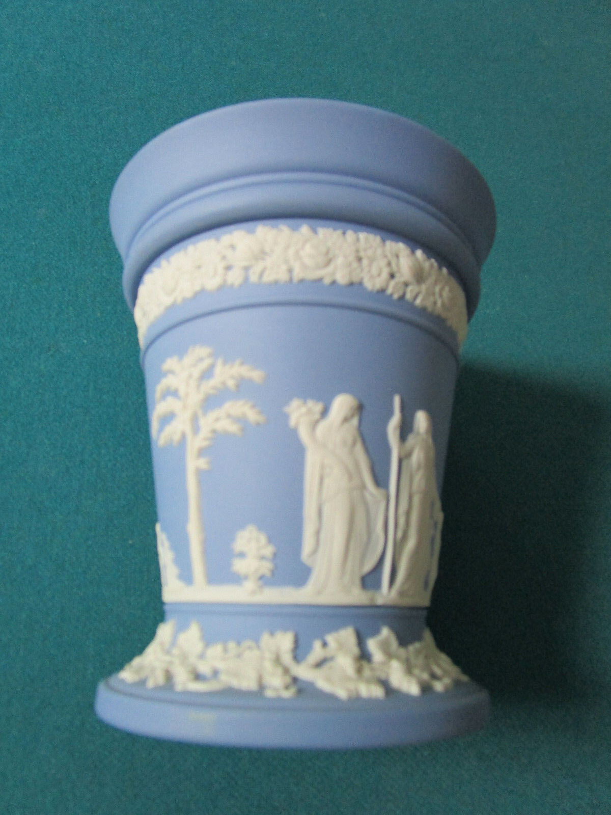 WEDGWOOD ENGLAND JASPERWARE GREEK DECOR VASE 4 1/4"