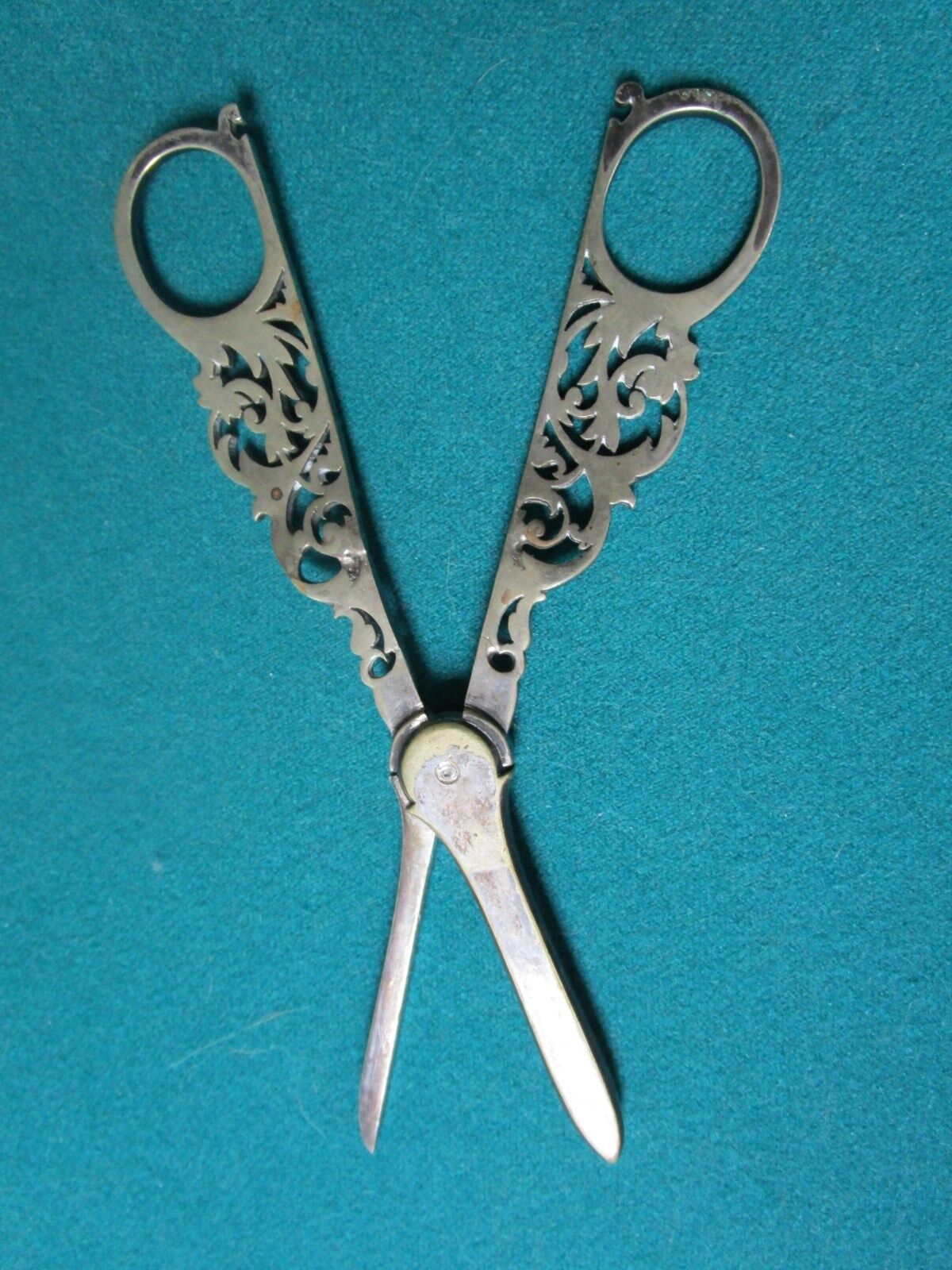 UNMARKED WICK TRIMMER SCISSORS, ORNATED SILVERPLATE 7"  [*SMALL]