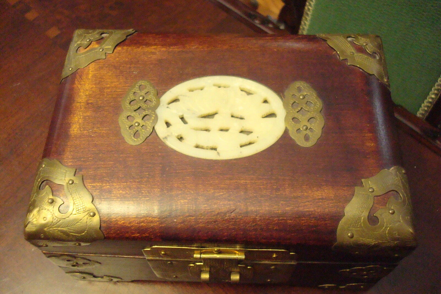 Vintage ChineseWOODEN Jewelry Box with celadon Jade carved Plaques[2]