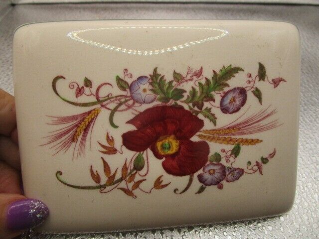 Wedgwood Cornflower ceramic floral trinket box 5" [55]