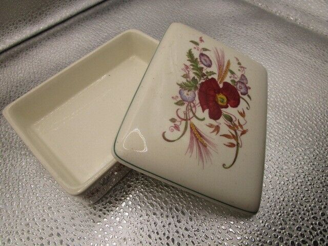 Wedgwood Cornflower ceramic floral trinket box 5" [55]