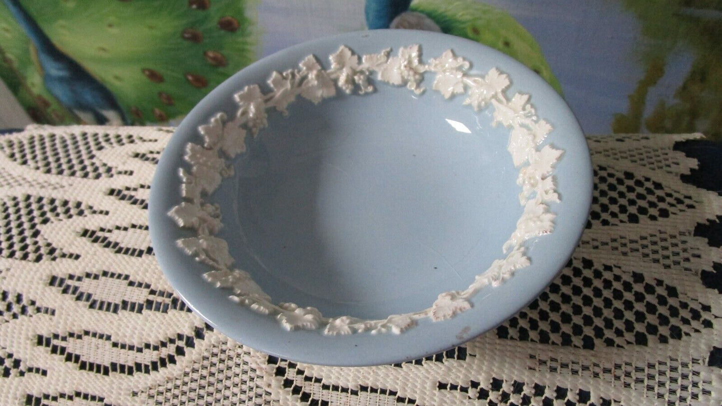 WEDGWOOD CREAME GRAPES LEAVES ON GLOSSY BLUE VASE TRINKET DISH PICK 1^^