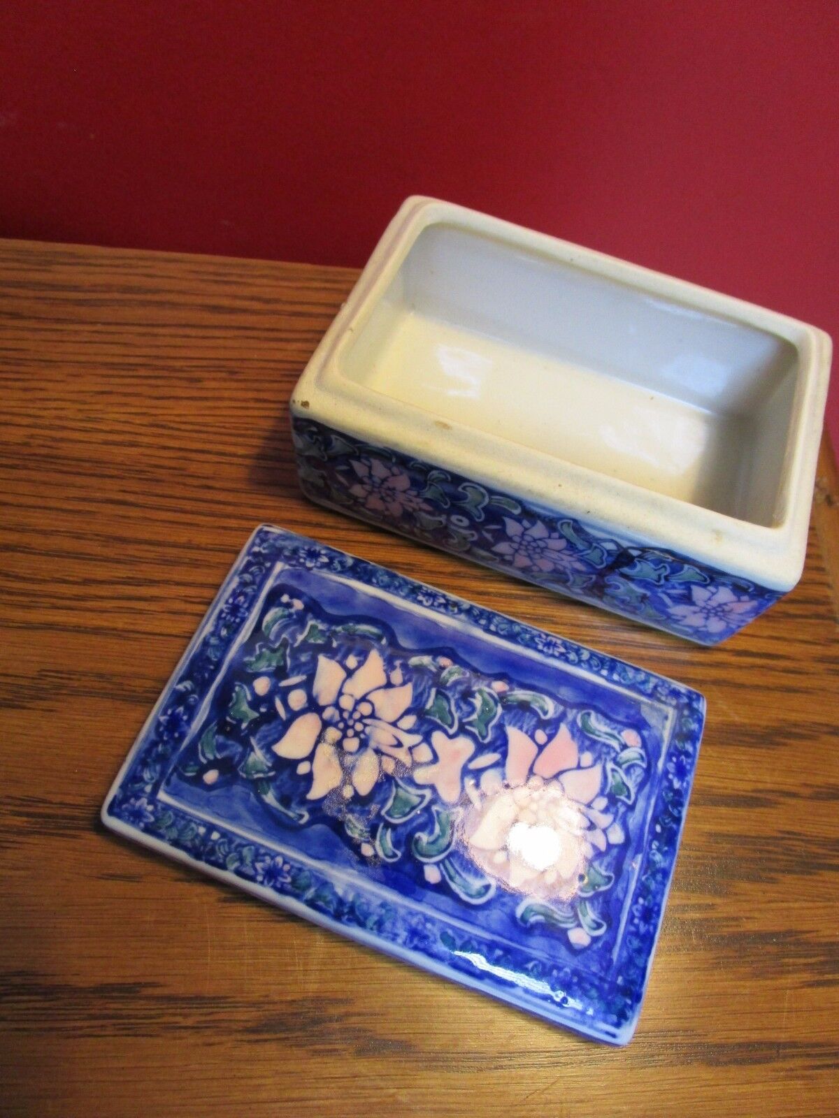 VINTAGE CHINESE JEWELRY/TRINKET BOX, FLORAL BLUE [*91]