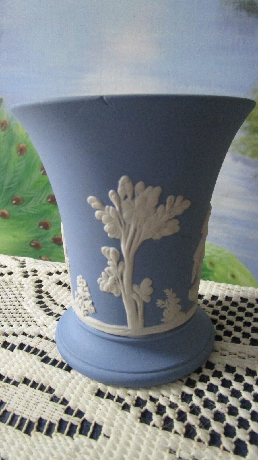 WEDGWOOD CREAM GRAPES ON BLUE GLOSSY ASHTRAYS DISHES VASE MUG CHRISTMAS PICK 1