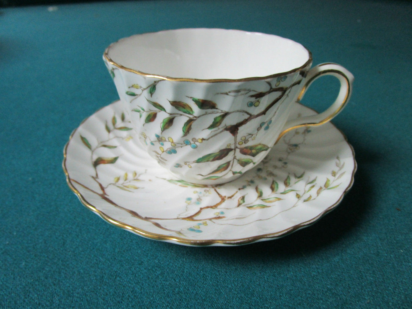 AYNSLEY ENGLAND WHITMORE DINNER PLATES CUP SAUCER