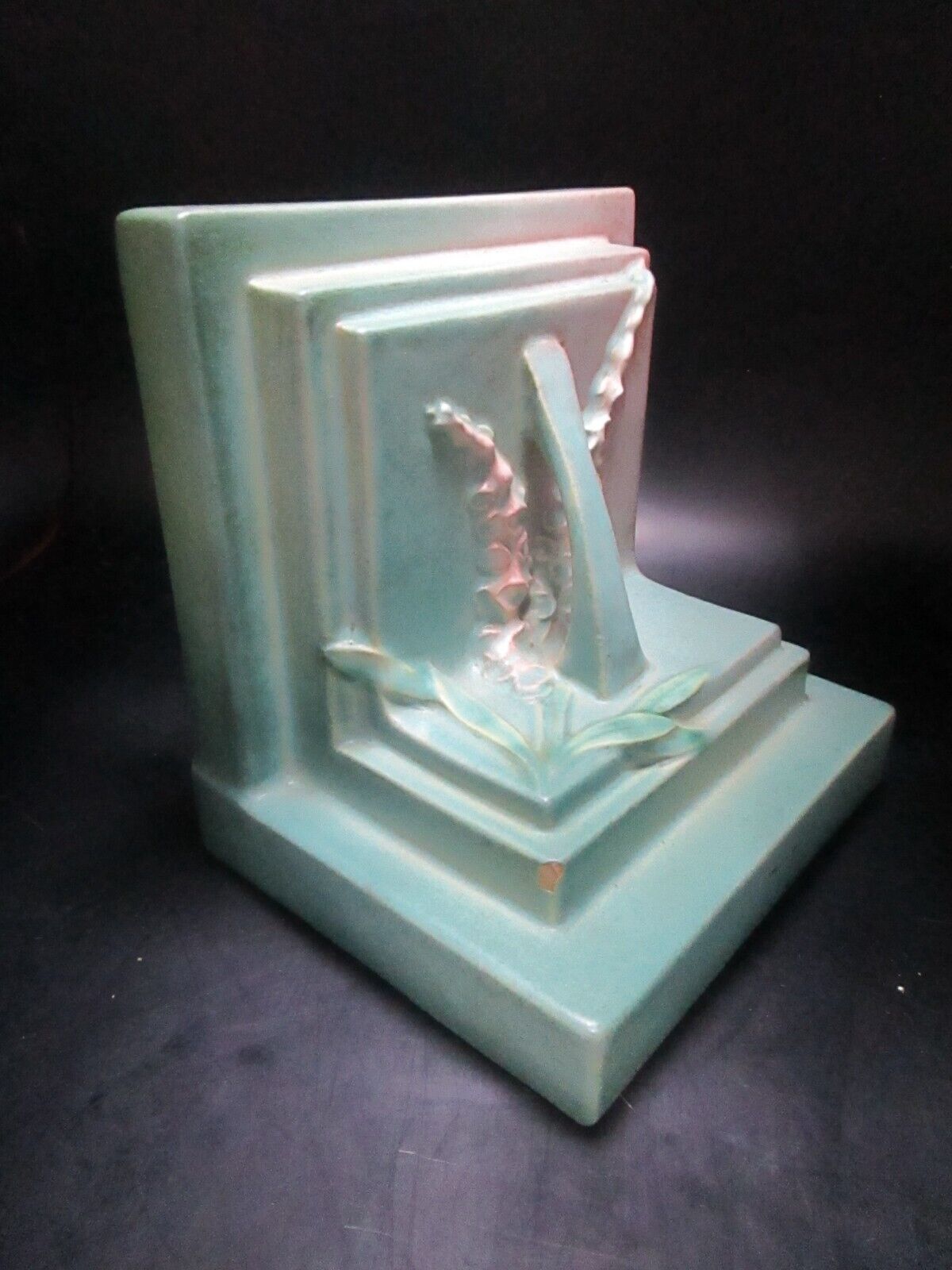 ROSEVILLE USA POTTERY ROSE GLOVE BOOK END