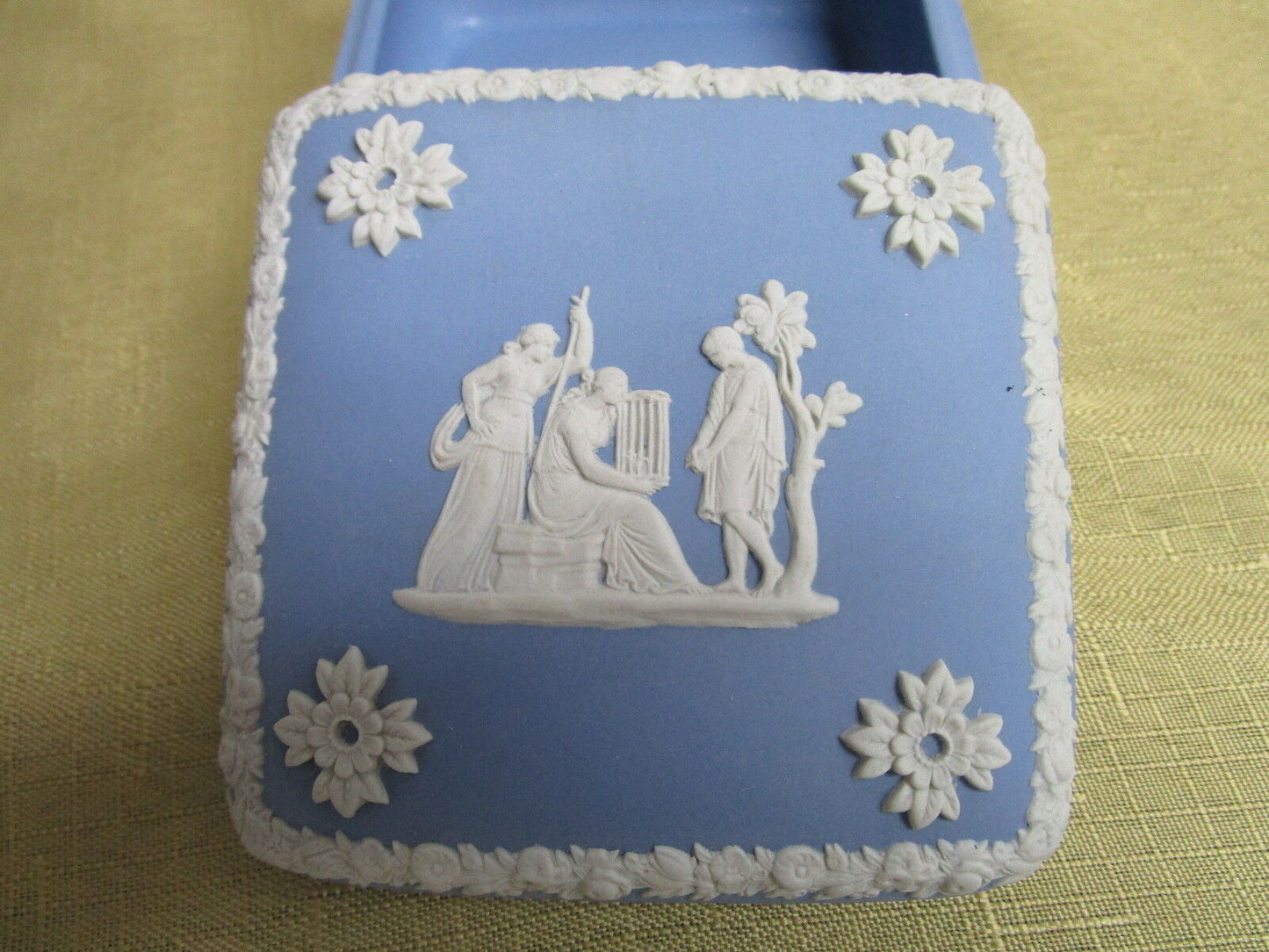 Wedgewood Blue Jasperware square trinket/ vanity box ORIG [86B]