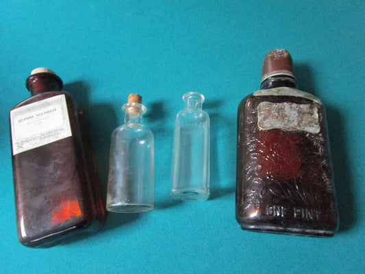 Archeological City Diggings Bottles Vintage [GL7]