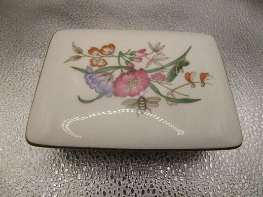 Wedgwood Charnwood ceramic floral trinket box 5" [55]