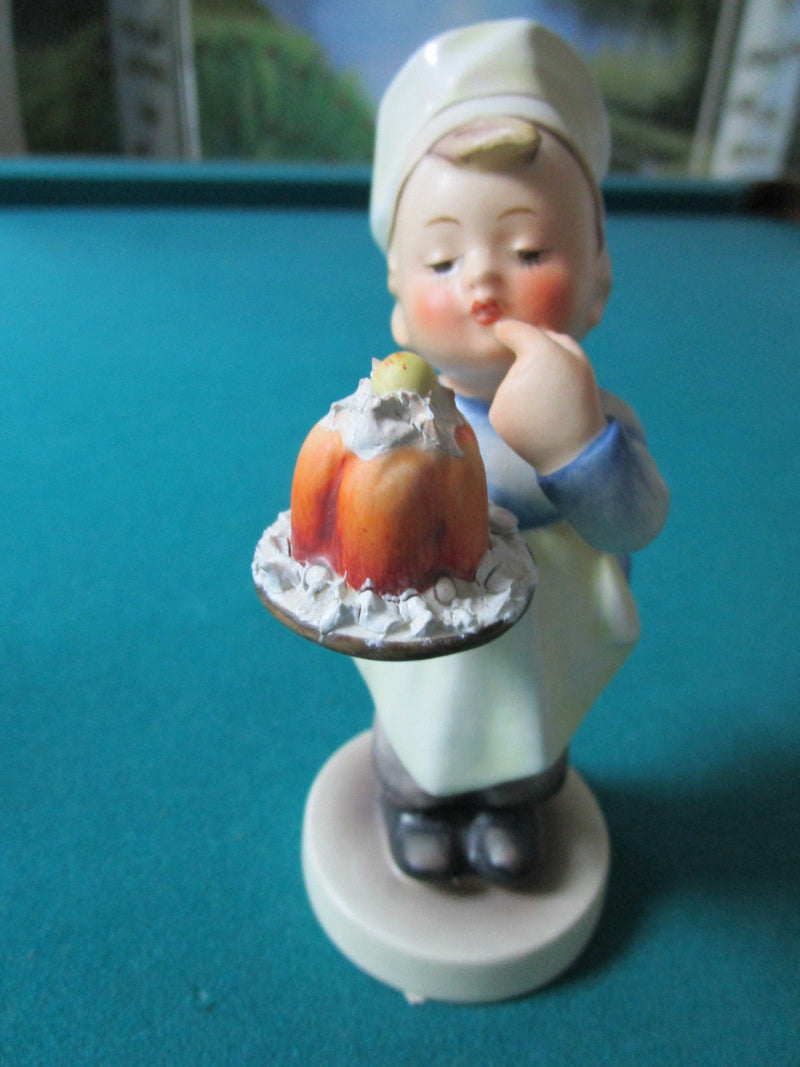 HUMMEL FIG. TM2: GOOD FRIENDS, GOOSE GIRL, BAKER BOY, PLAYMATES, OUT OF DANGER -