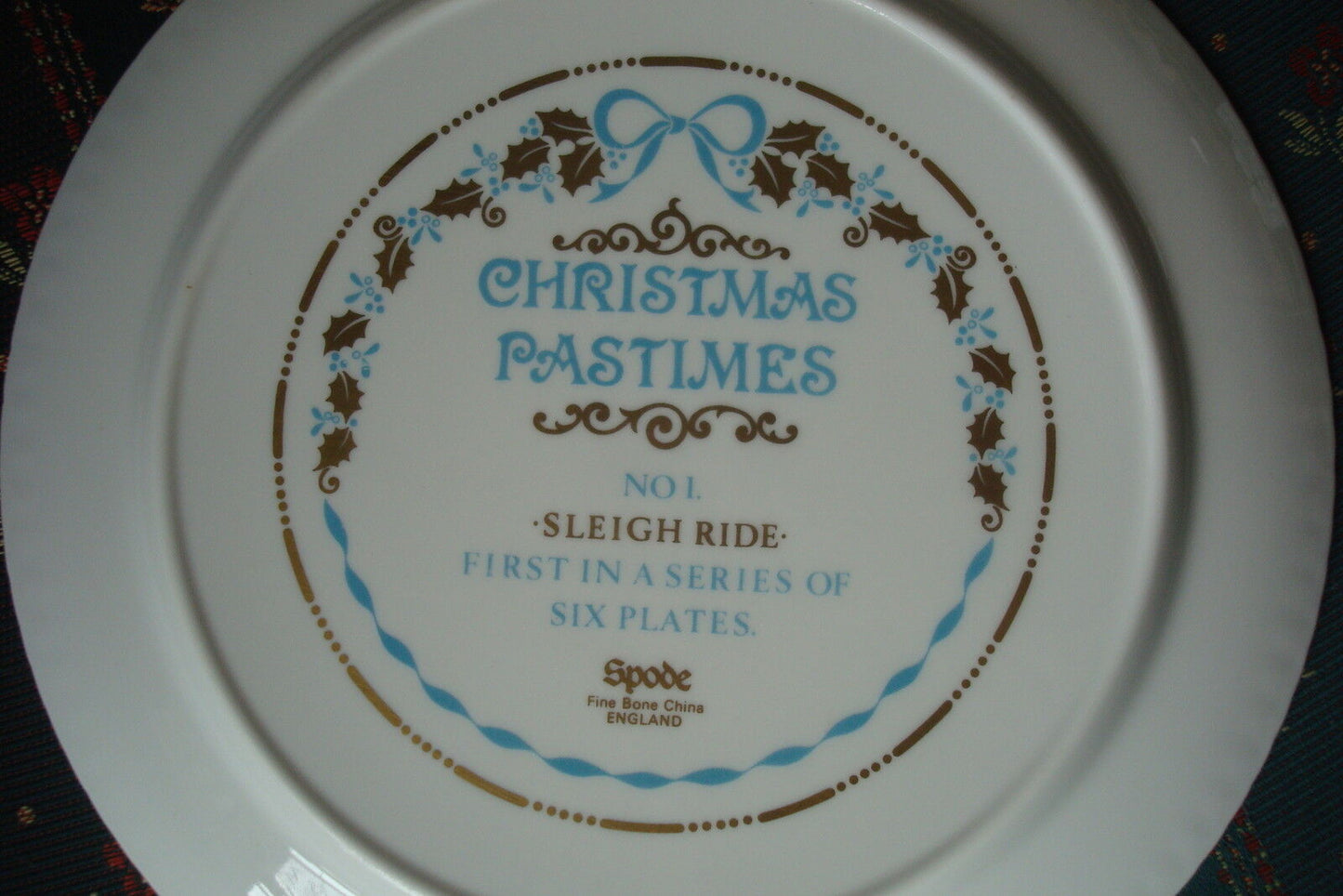 1982 Christmas Past Times Plate Spode "Sleigh Ride" England  NIB, 1st[am8]