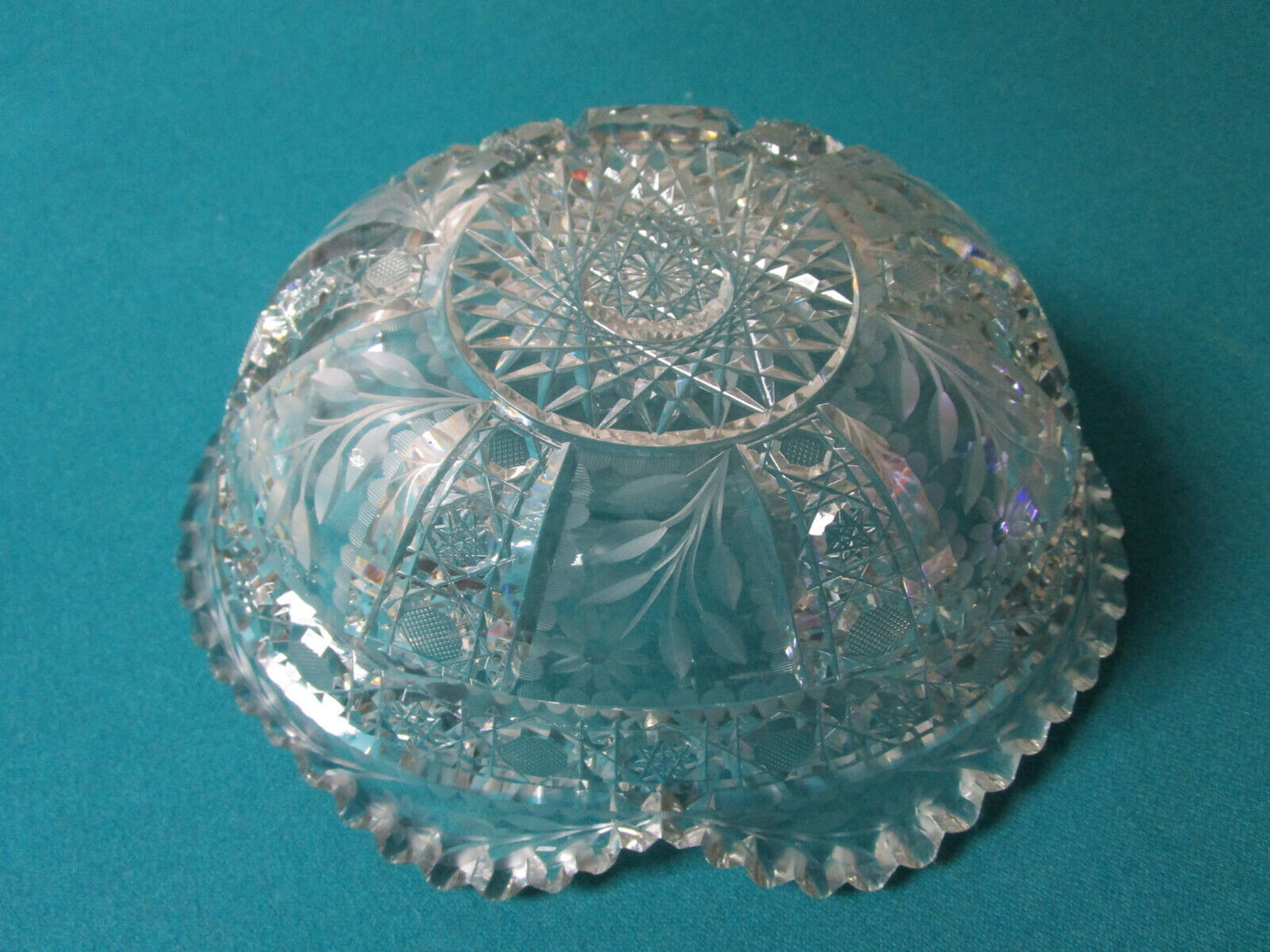 VICTORIAN GLASS CUT OVAL BOWL SAW BORDERS