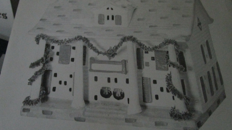 SNOW VILLAGE DICKENS CUMBERLAND LIGHTED HOUSE SHOWROOM MODEL 8 X 9 1/2"