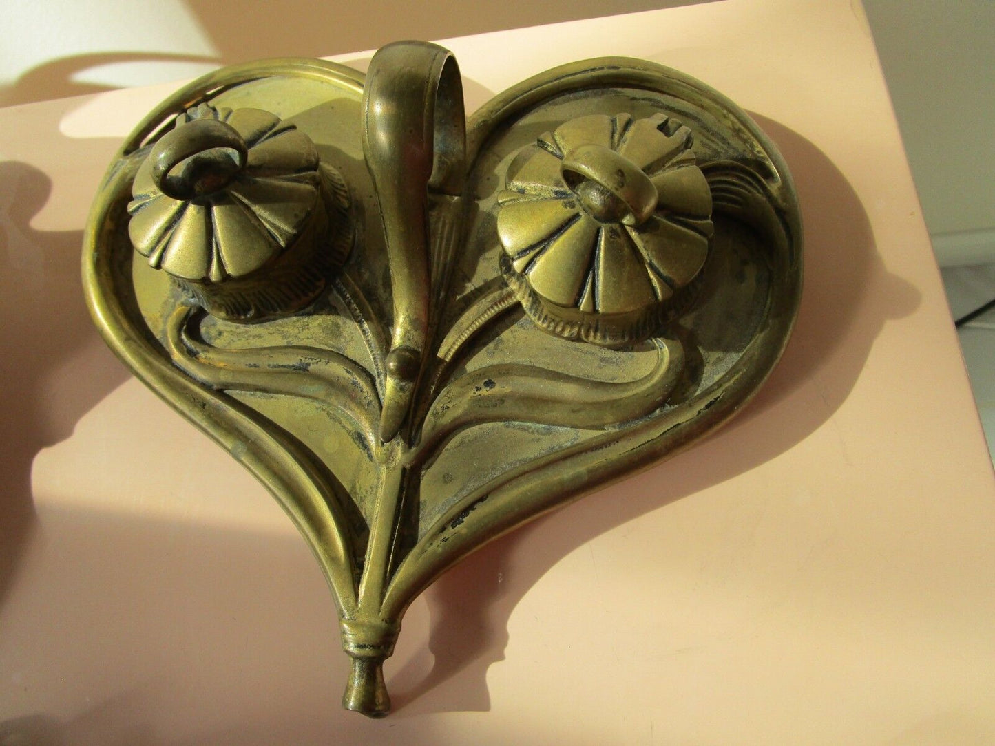 ANTIQUE BRASS ART NOUVEAU HEART SHAPED DOUBLE INKWELL ORIGINAL