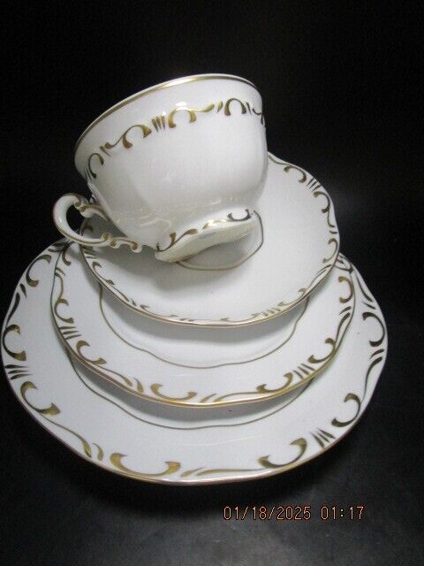 ZSOLNAY HUNGARY SET OF 4 PCS PLATES AND CUP & SAUCER WHITE GOLD [140G]