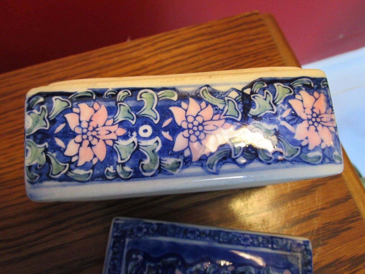 VINTAGE CHINESE JEWELRY/TRINKET BOX, FLORAL BLUE [*91]