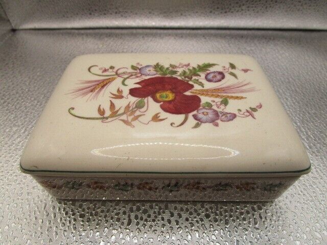 Wedgwood Cornflower ceramic floral trinket box 5" [55]