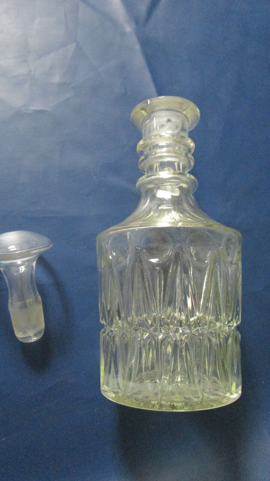 VICTORIAN DECANTER GLASS THREE RING NECK WITH STOPPER 11"