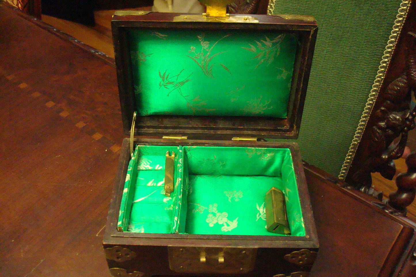 Vintage ChineseWOODEN Jewelry Box with celadon Jade carved Plaques[2]