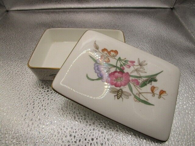 Wedgwood Charnwood ceramic floral trinket box 5" [55]