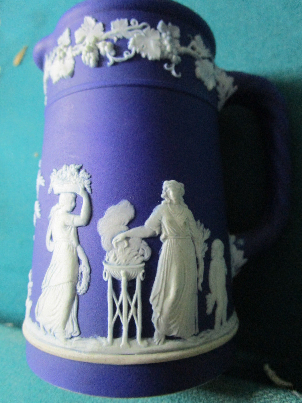 WEDGWOOD ENGLAND ANTIQUE DARK BLUE JASPERWARE 2 CREAMERS ^^