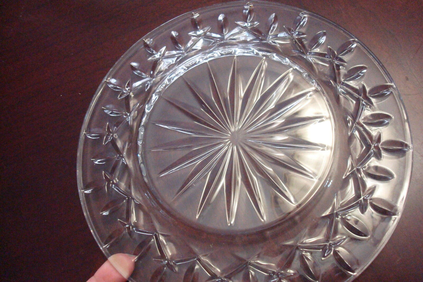 Vintage 4 luncheon plates pressed glass, rays center, 8 1 2/" diam[*office]