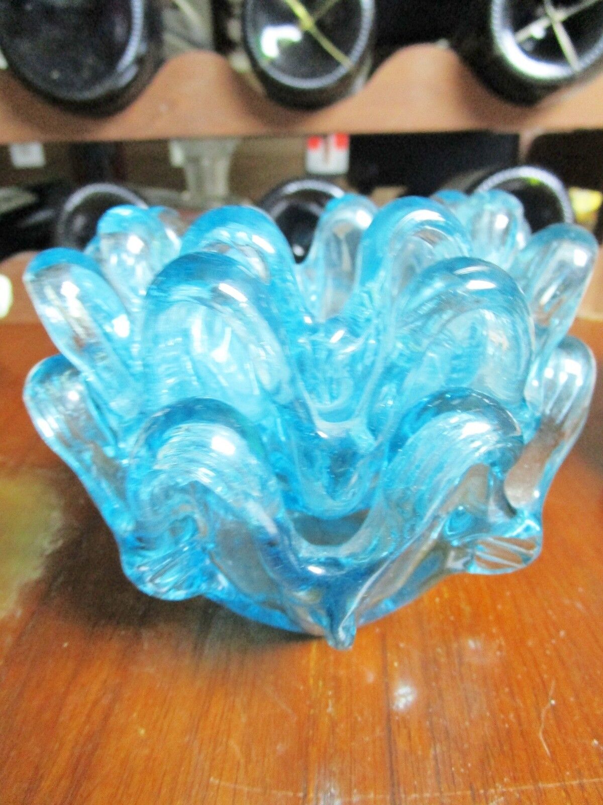 Three nesting light blue glass ashtrays, different sizes [10-color]