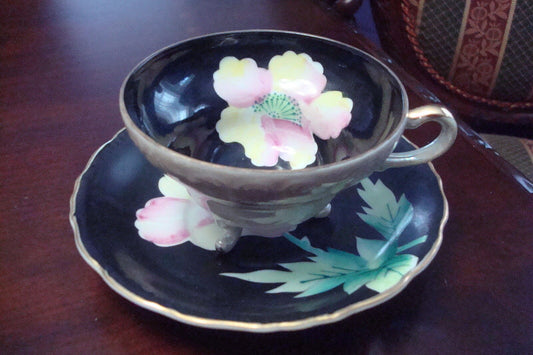 Unmarked footed cup and saucer made in Japan, black with pink flowers[a*5-b2]