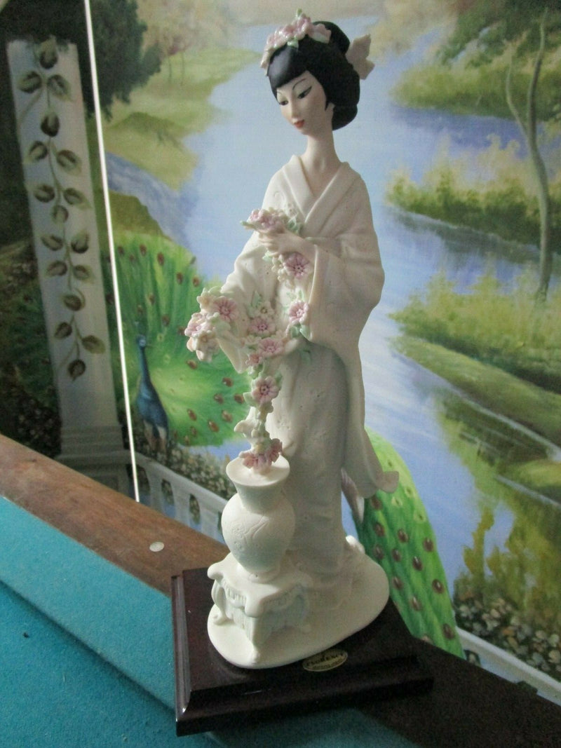 G. ARMANI CAPODIMONTE FIG. ORIENTAL LADY- THE DREAMER- GARDEN WEDDING PICK1