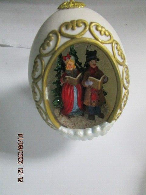 EGG CHRISTMAS ORNAMENT CAROLERS 5IN [140B] ^^