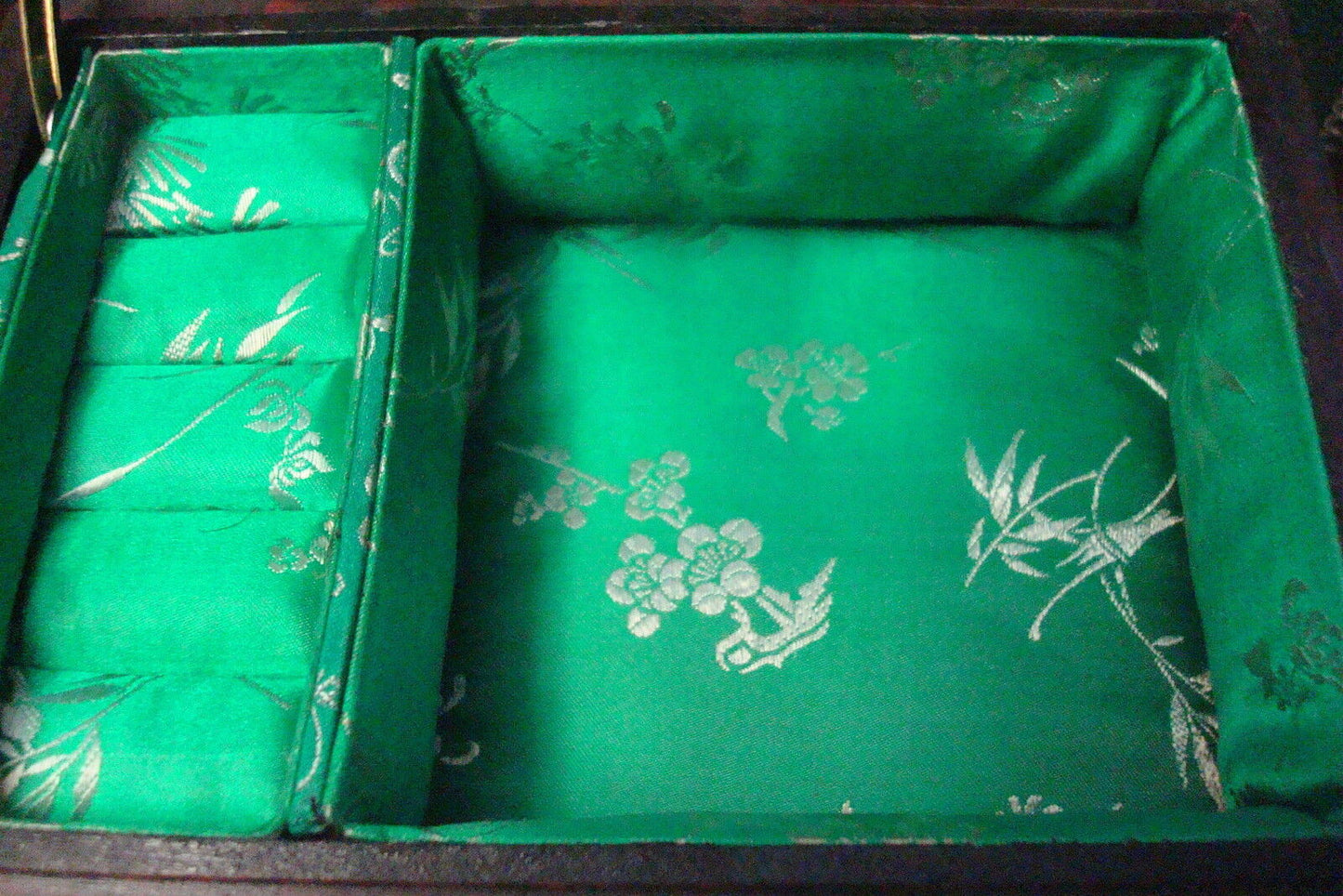 Vintage ChineseWOODEN Jewelry Box with celadon Jade carved Plaques[2]