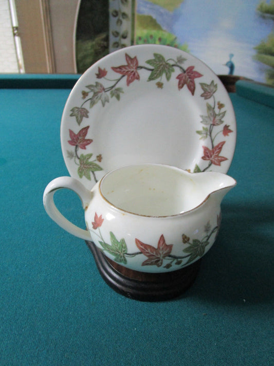 WEDGWOOD ENGLAND CREAMER AND PLATE IN STAND