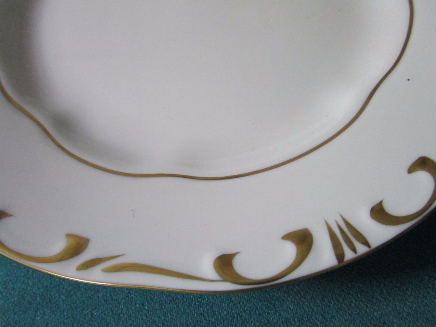 ZSOLNAY HUNGARY 6 DINNER PLATES WHITE CREAM/GOLD ACCENT, 1960s 9 3/4" ^^