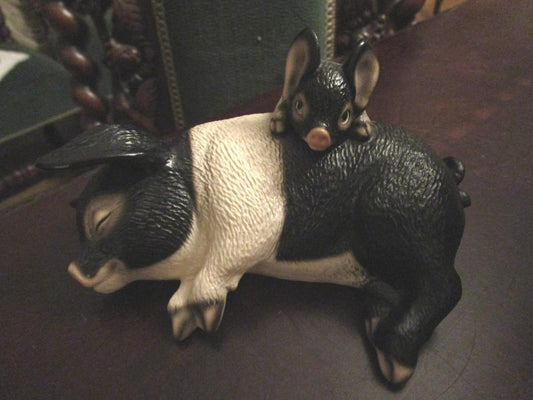 THE HARVEY KNOX KINGDOM CERAMIC Sow & Piglet FIGURINE [*A]