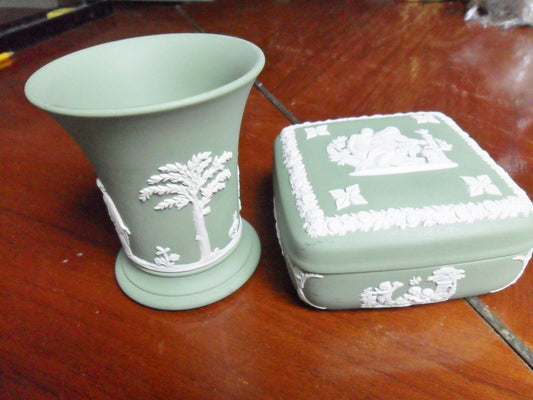 Wedgwood green jasperware vase and covered trinket box original [91]