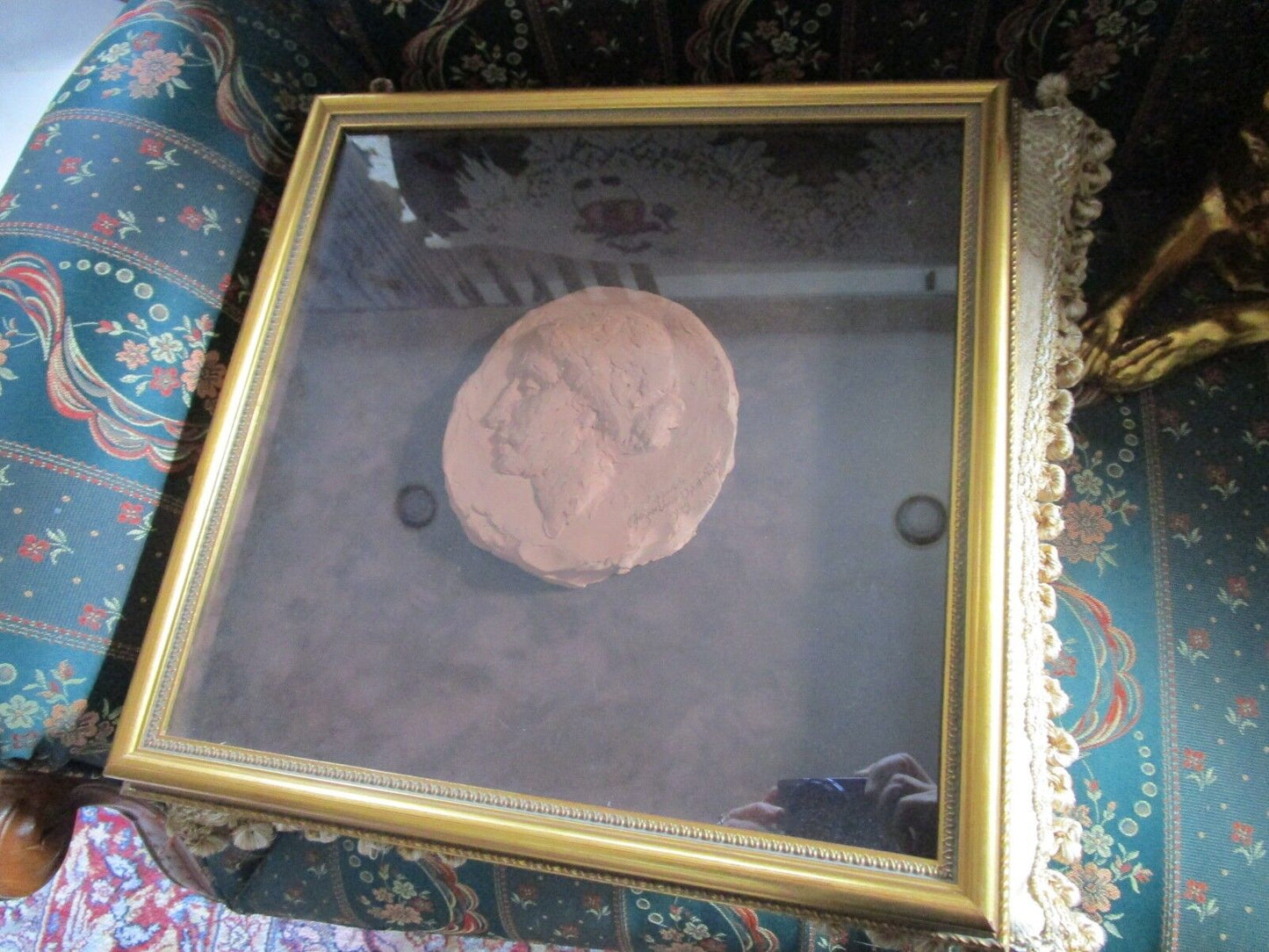 André Huguenin-Dumittan (1888-) SCULPTURE IN TERRE MEDALLION IN SHADOW BOX