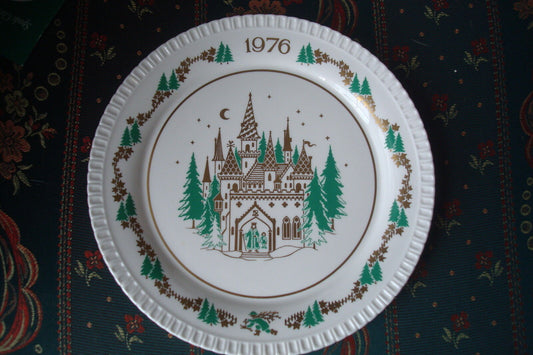 1976 Christmas Plate Spode England NIB, 7th issue, with certs, 8" diam[am8]