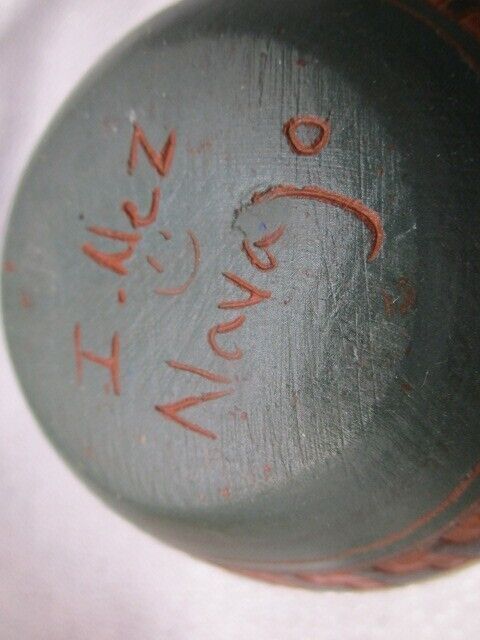 I.  Nez - Native American Navajo Pottery Small Seed Pot 1990 [71]