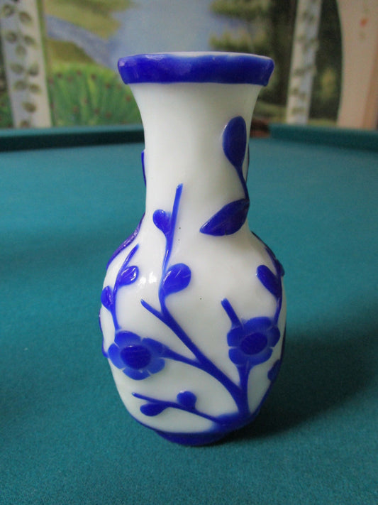 ANTIQUE CHINESE PEKIN GLASS FLORAL BLUE 5"