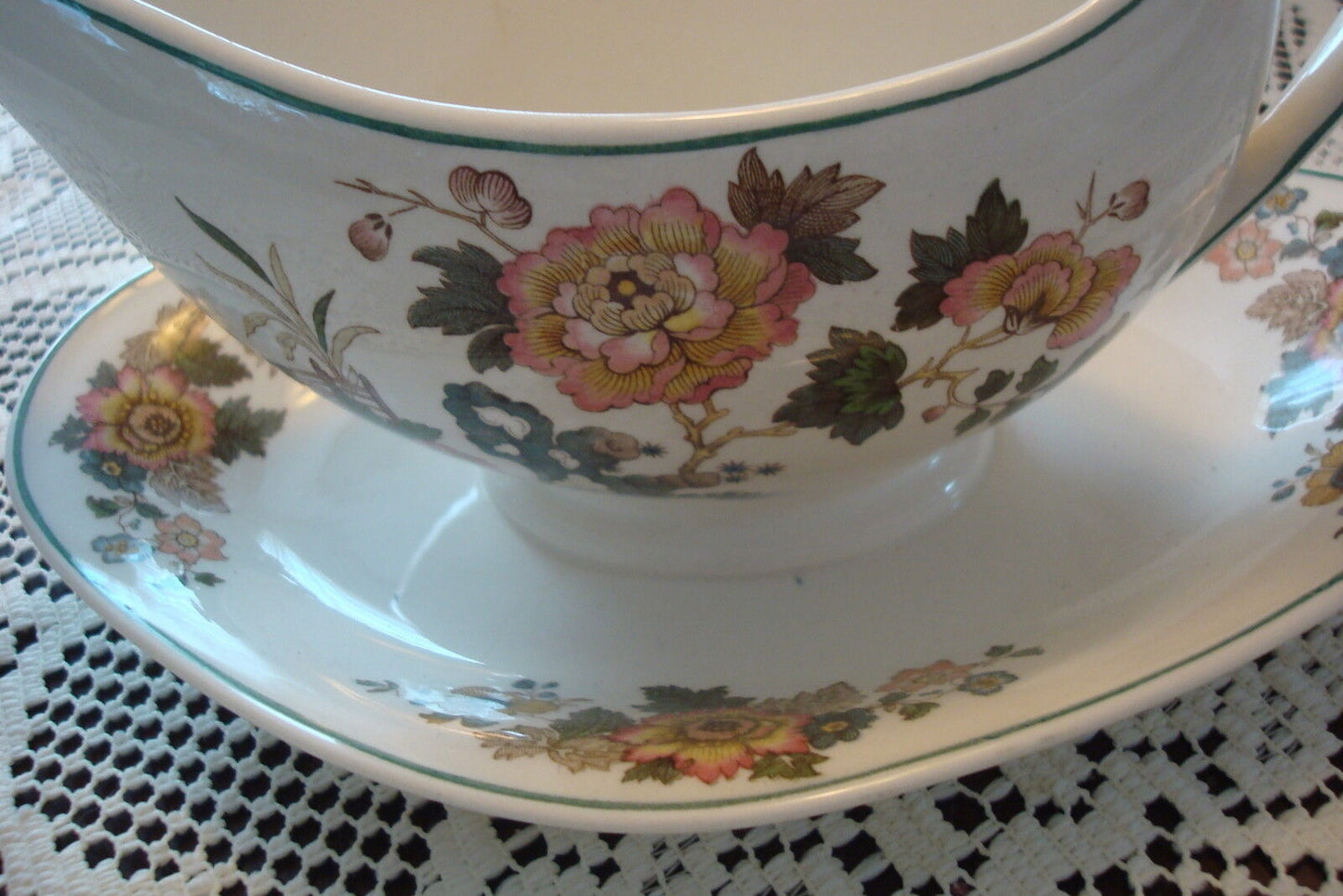 Wedgwood EASTERN FLOWERS TKD 426 boat gravy bowl/attached underplate [80C]