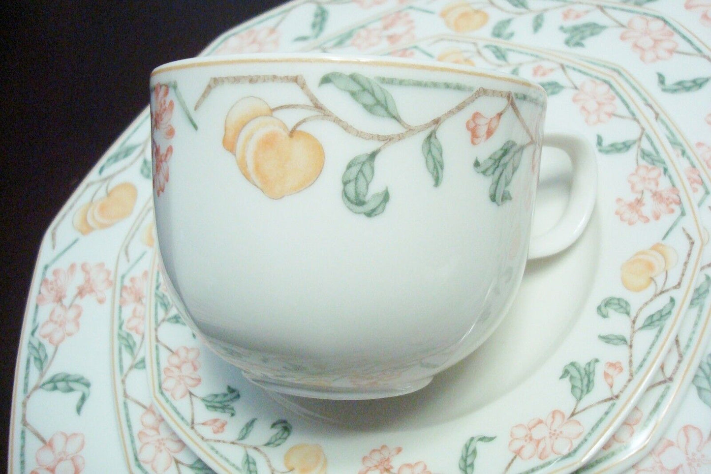 Wedgwood Carmel Octagonal,Yellow Fruit,Peach Flowers 5 Piece Place Setting ORIGI