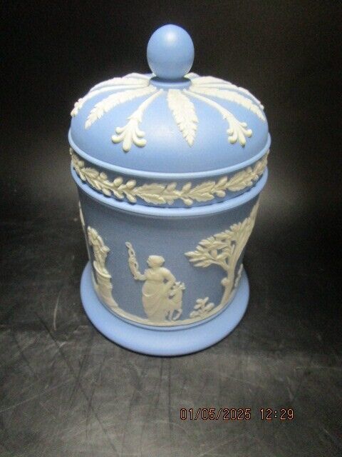 WEDGWOOD BLUE JASPERWARE COVERED TRINKET POT 5.50 IN [140A]