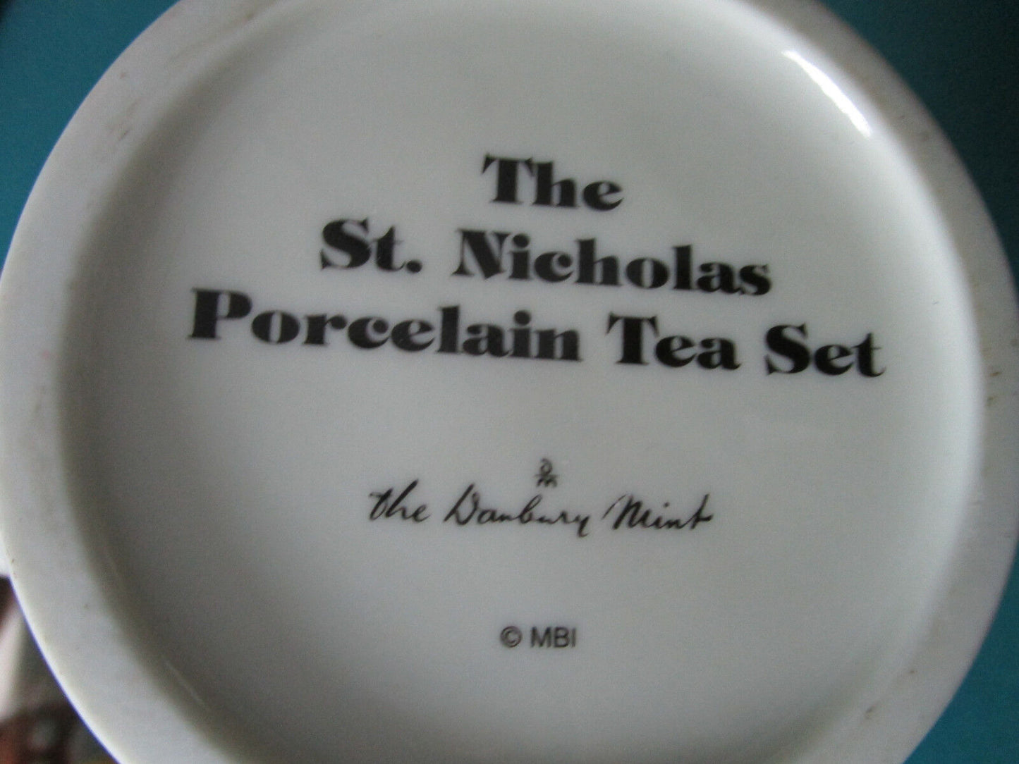 THE ST NICHOLAS PORCELAIN TEA POT BY DANBURY MINT 7 1/2 X 9" original