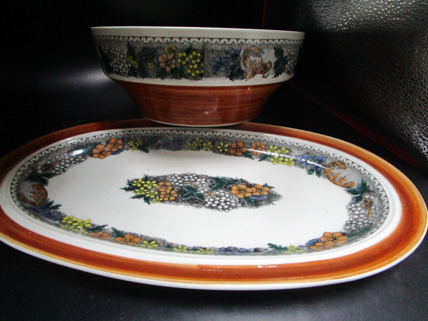 Bavaria- Germany-Oeslaue GOEBEL round bowl and oval tray set