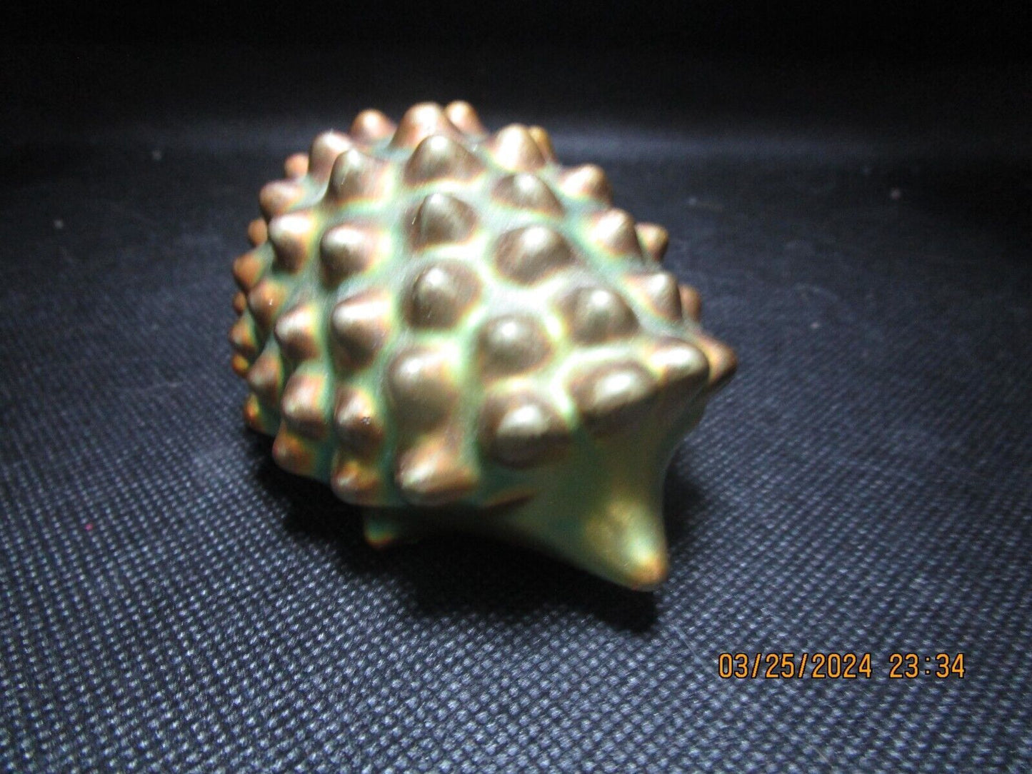 Zsolnay Eosin Hedgehog Figurine - Gold/green 3"