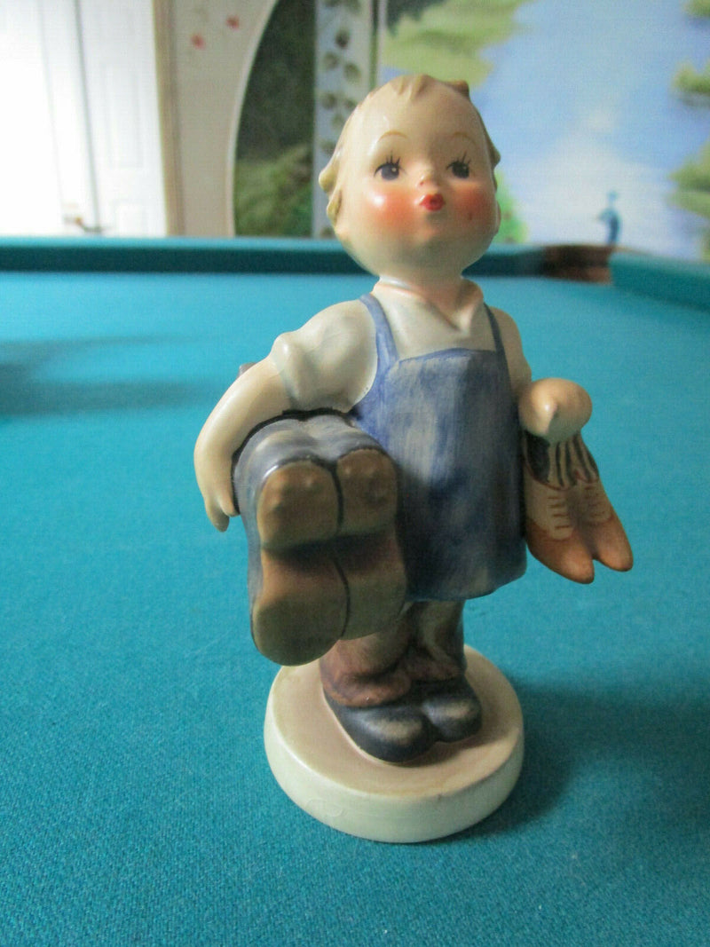 Hummel figurine Tm3: Trumpet Boy Serenade Street Singer, Duet Ashtray Let Sing